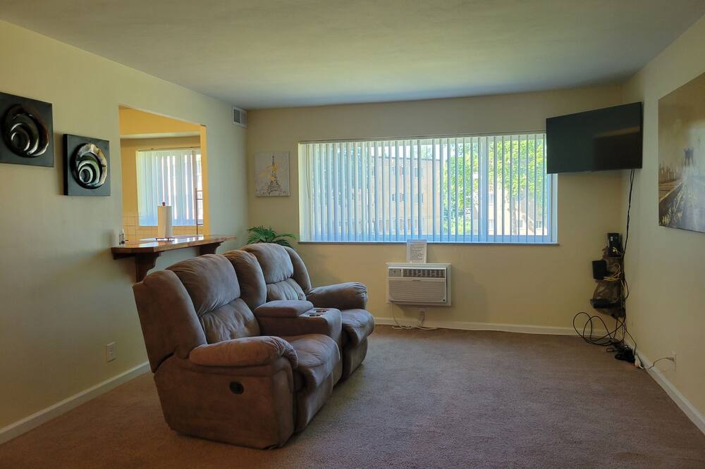 Photo of Livingroom in University City