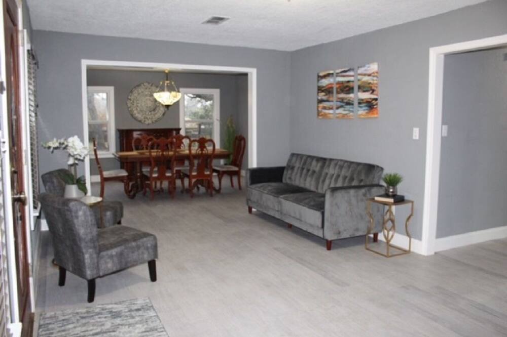 Photo of Livingroom in Sweeny