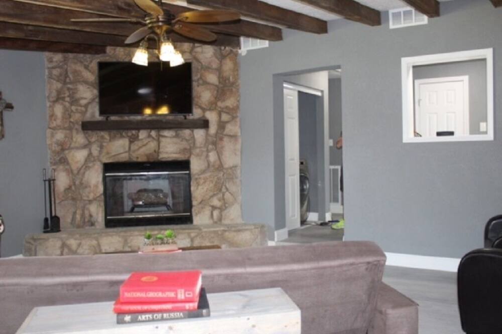 Photo of Livingroom in Sweeny