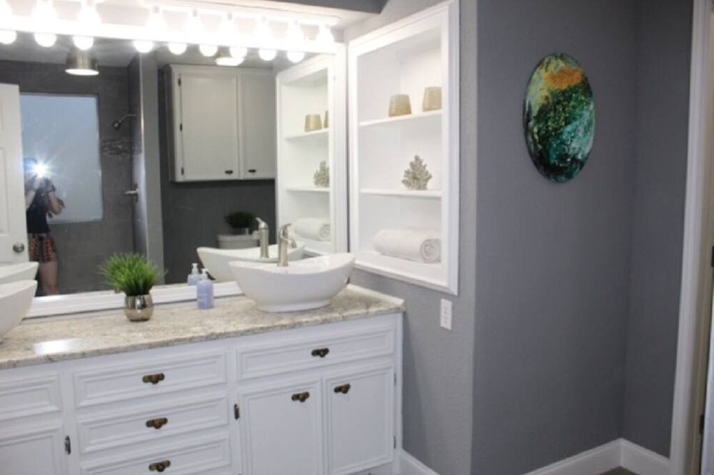 Photo of Bathroom in Sweeny