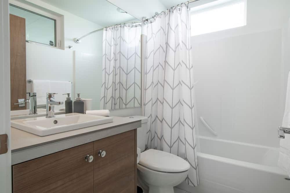 Photo of Bathroom in Squire Park