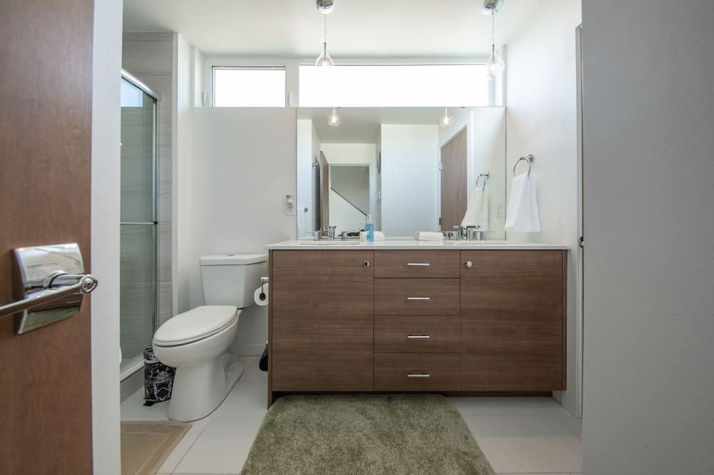 Photo of Bathroom in Squire Park