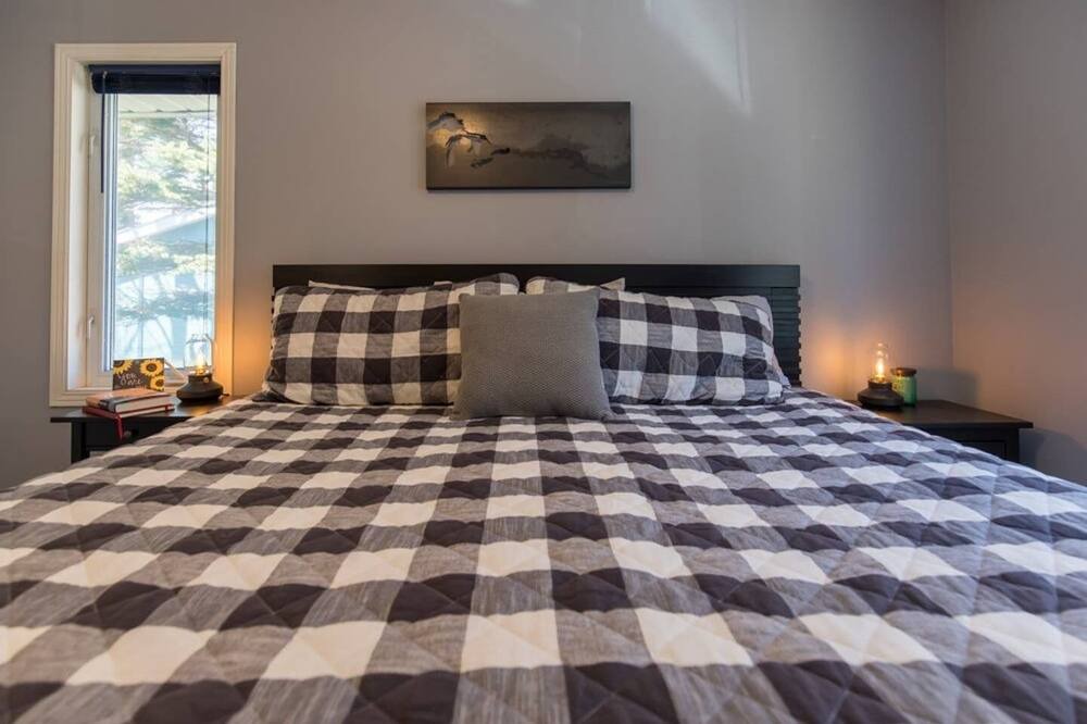 Photo of Bedroom in Point Clark