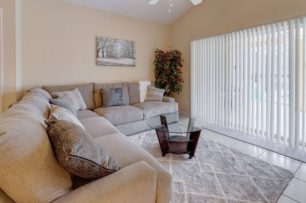 Photo of Livingroom in Sandy Ridge
