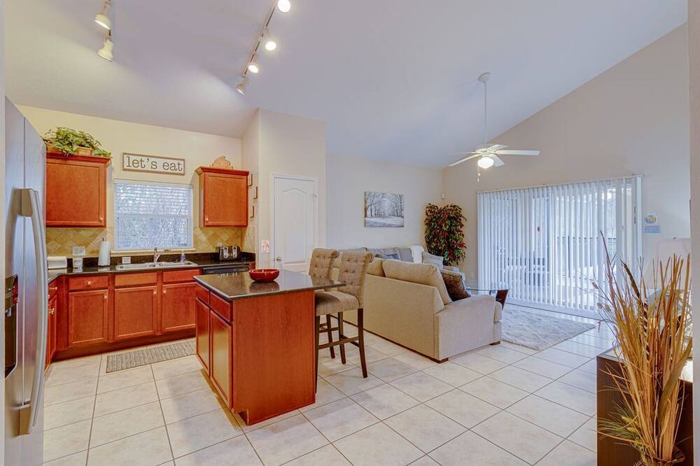 Photo of Livingroom in Sandy Ridge