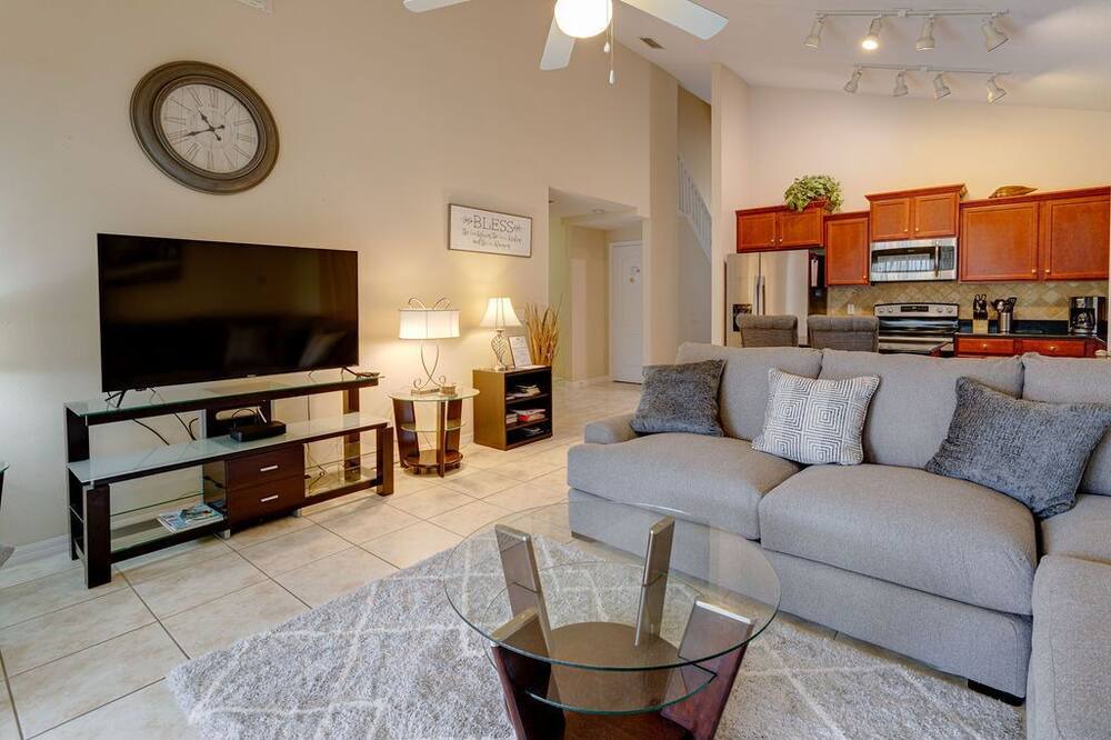 Photo of Livingroom in Sandy Ridge