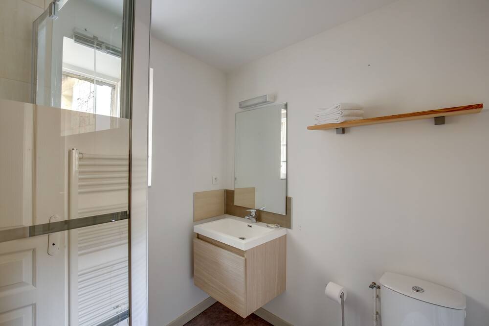 Photo of Bathroom in Saint-Emilion