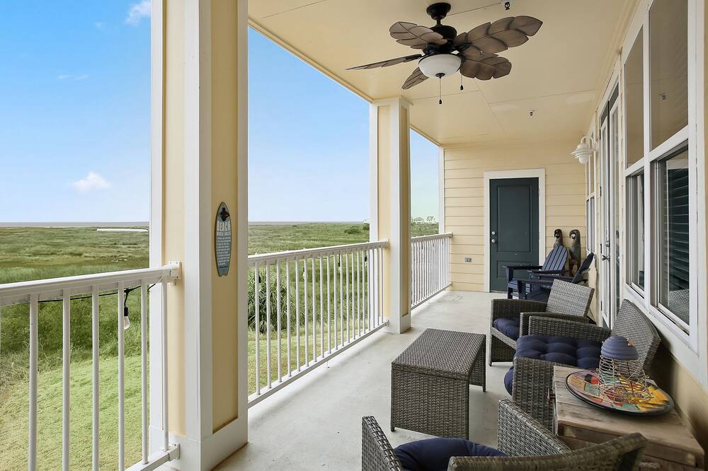 Photo of Patio Balcony in Red Fish Cove