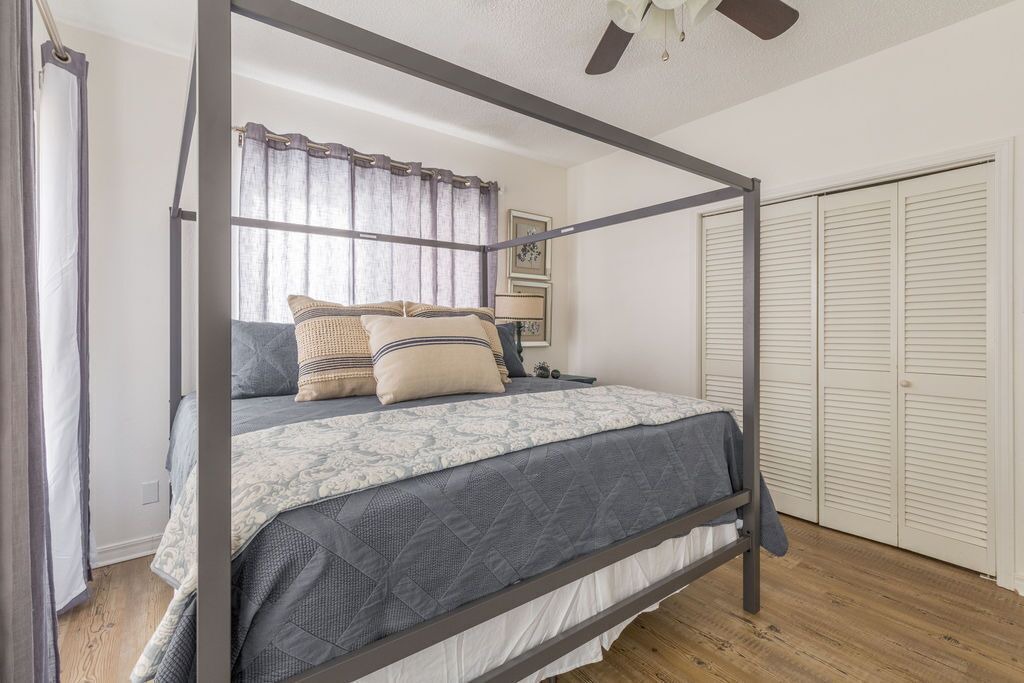 Photo of Bedroom in Sayles Blvd. Area