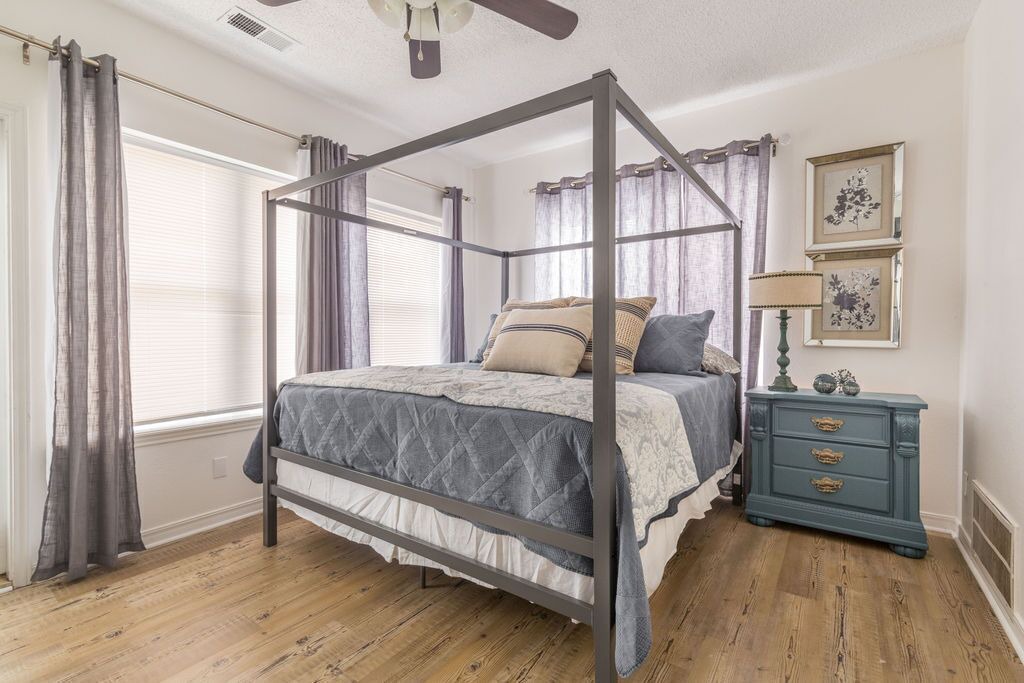 Photo of Bedroom in Sayles Blvd. Area