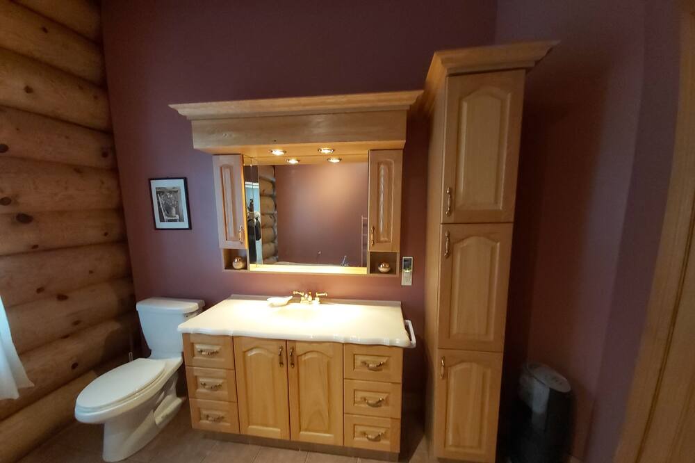Photo of Bathroom in Georgeville