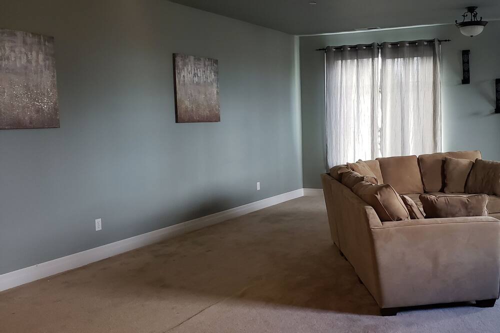 Photo of Livingroom in Fairview