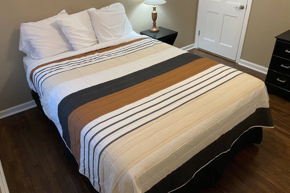 Photo of Bedroom in Salem