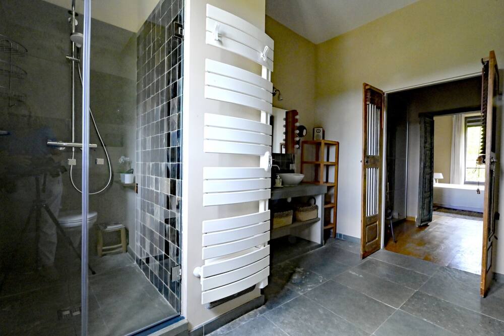 Photo of Bathroom in Villecroze