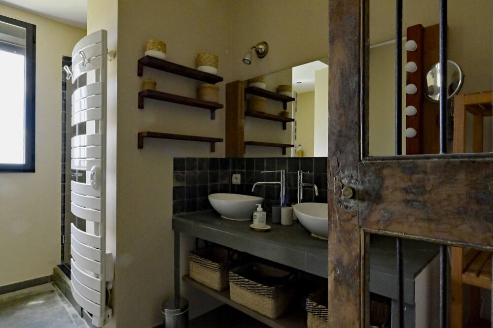 Photo of Bathroom in Villecroze