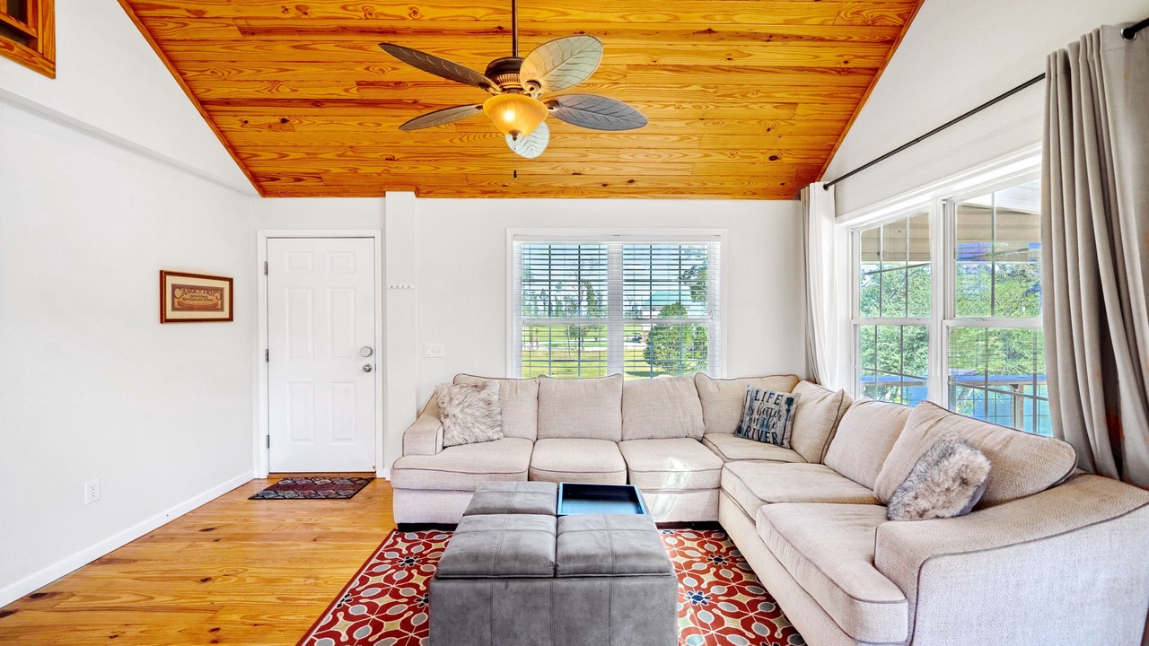 Photo of Livingroom in Clarksville