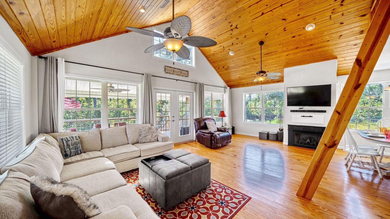 Photo of Livingroom in Clarksville