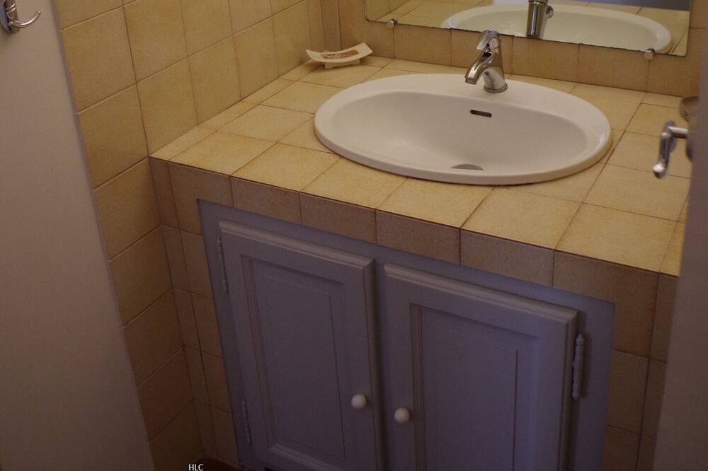 Photo of Bathroom in Niozelles