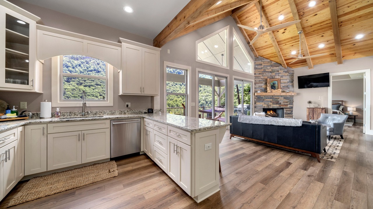 Photo of Kitchen in Chimney Rock