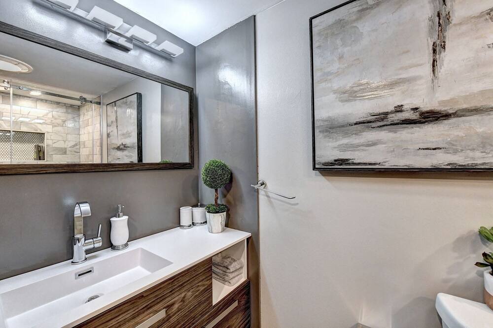 Photo of Bathroom in Lindridge-Martin Manor