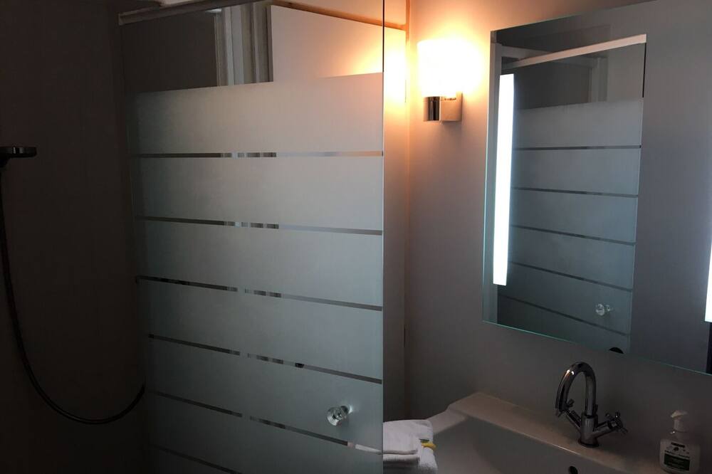 Photo of Bathroom in Genissac