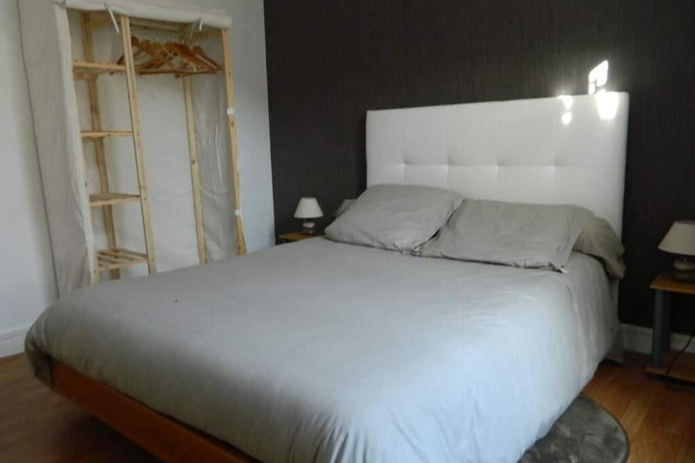 Photo of Bedroom in Saint-Amand-Montrond
