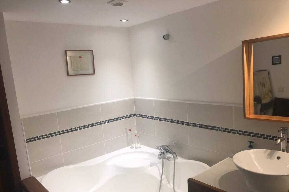 Photo of Bathroom in Saint-Martin-de-Lenne