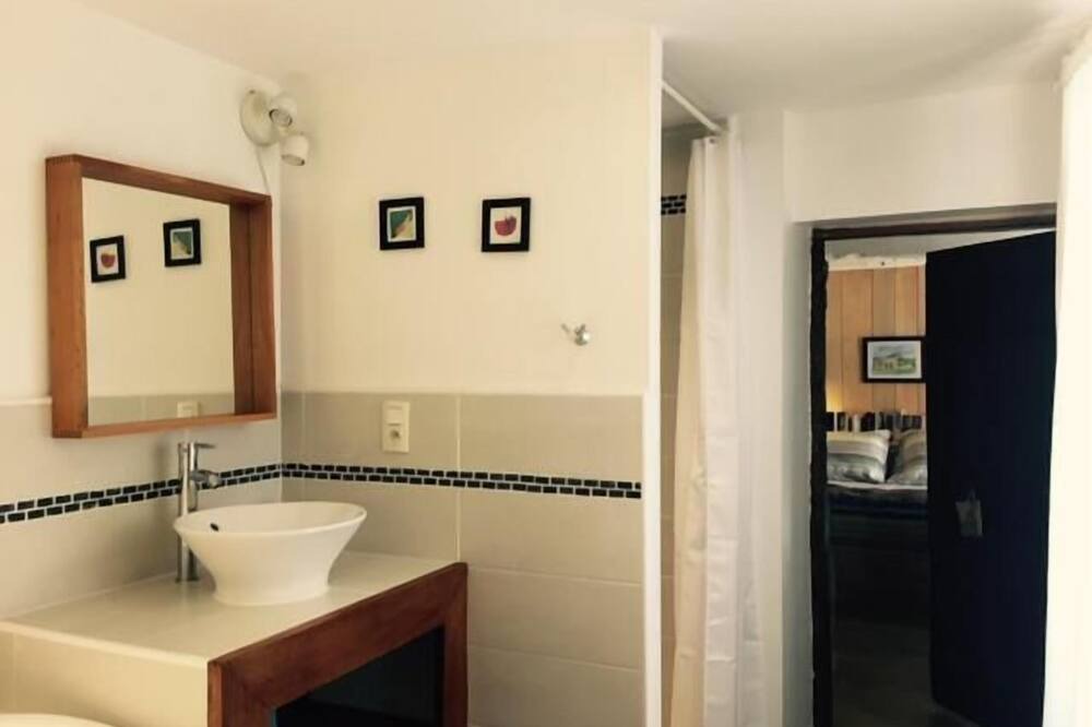 Photo of Bathroom in Saint-Martin-de-Lenne