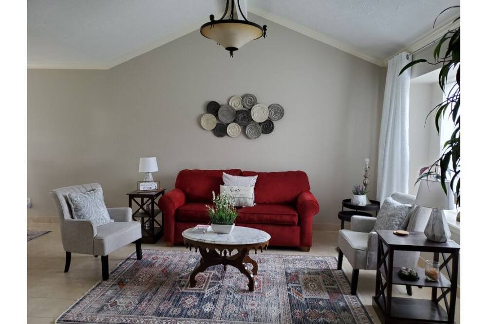 Photo of Livingroom in League City