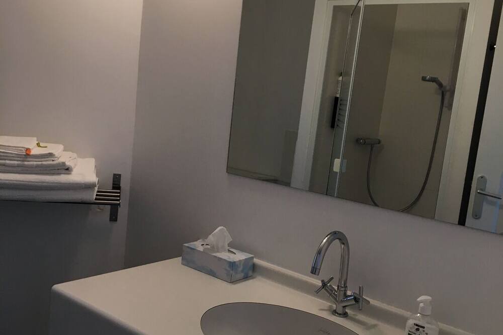 Photo of Bathroom in Genissac