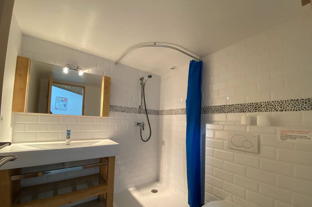 Photo of Bathroom in Nissan-lez-Enserune