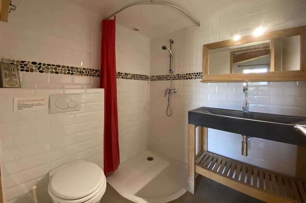 Photo of Bathroom in Nissan-lez-Enserune