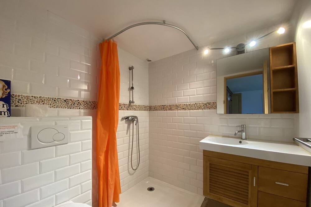 Photo of Bathroom in Nissan-lez-Enserune