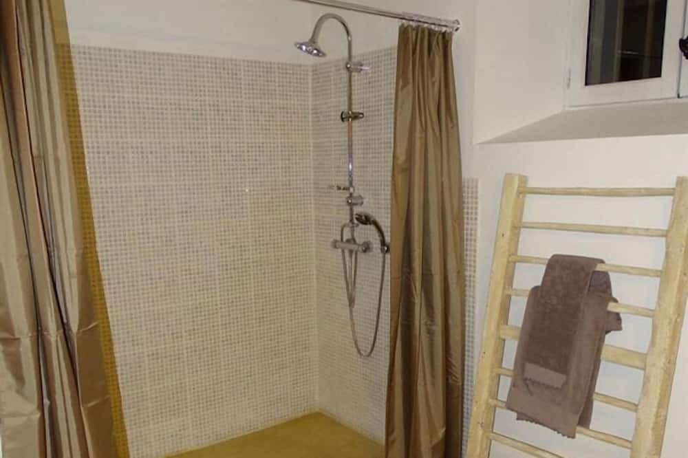 Photo of Bathroom in Saint-Maur