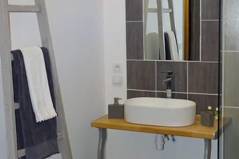 Photo of Bathroom in Saint-Maur