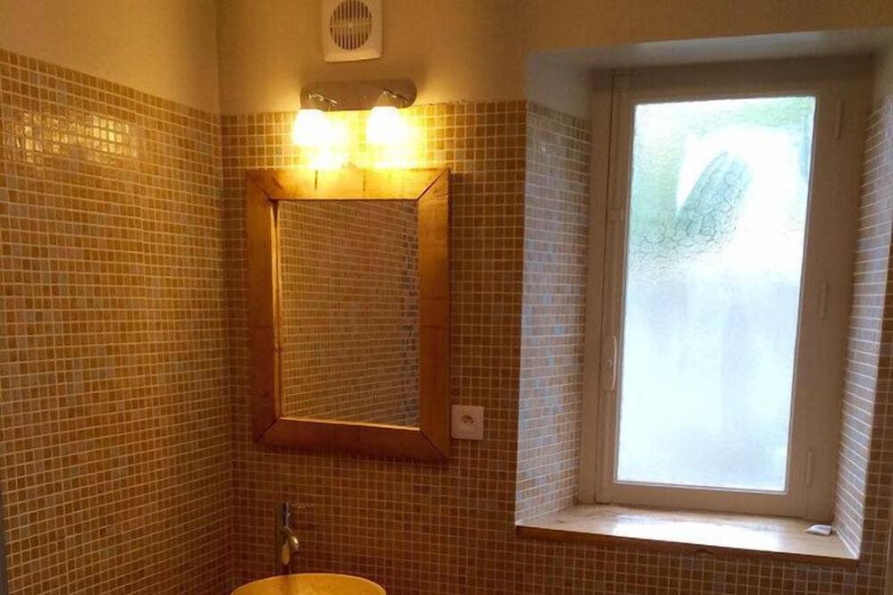 Photo of Bathroom in Longrayez