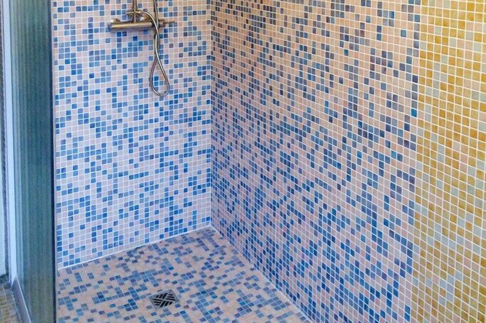 Photo of Bathroom in Longrayez