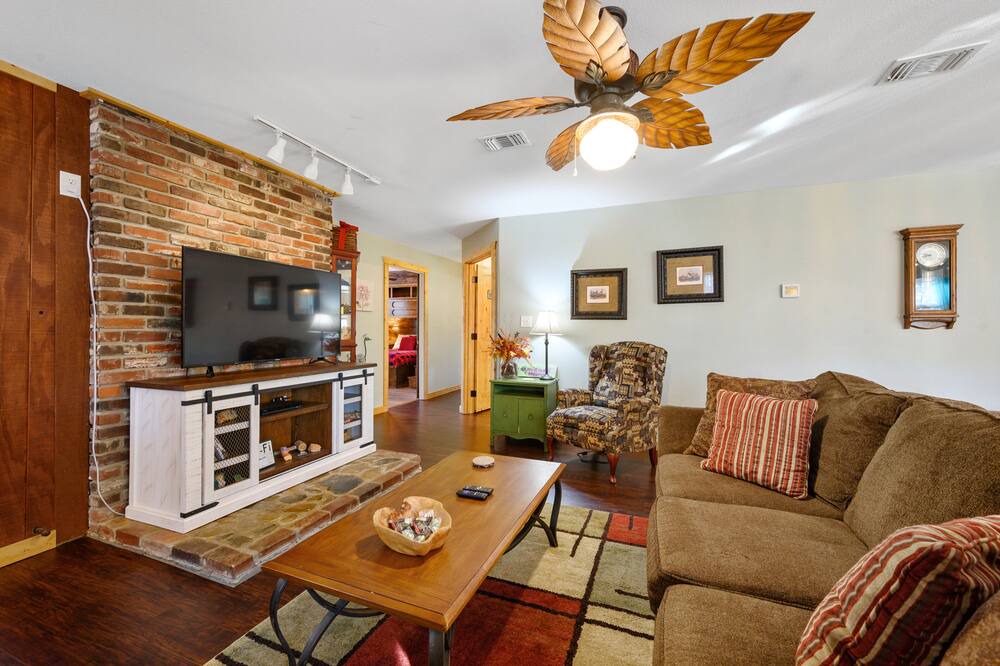 Photo of Livingroom in Broken Bow