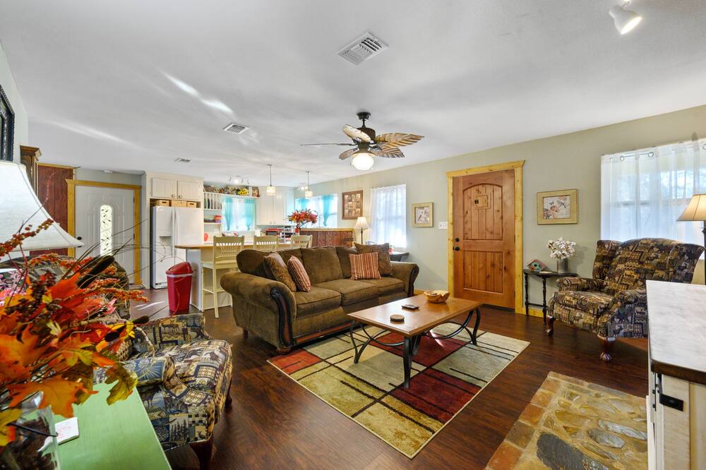 Photo of Livingroom in Broken Bow