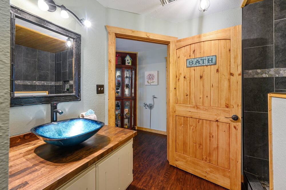 Photo of Bathroom in Broken Bow