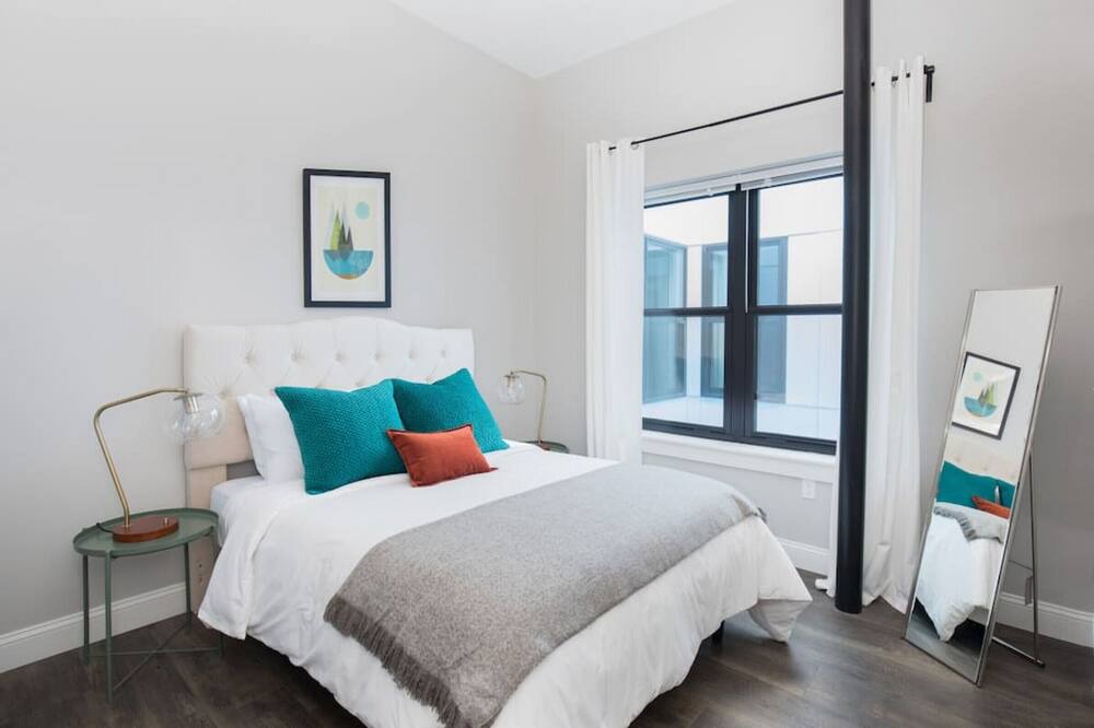 Photo of Others in Downtown Boston