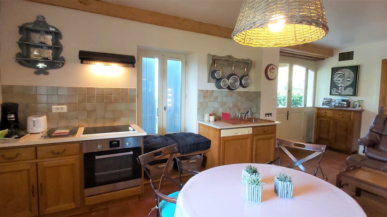 Photo of Kitchen in Monjoi