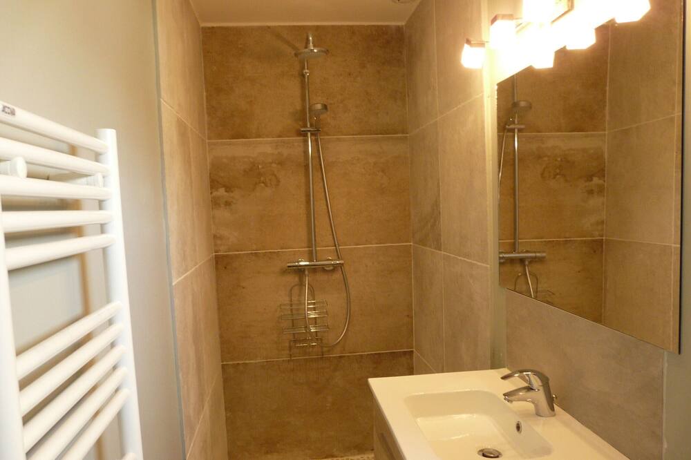 Photo of Bathroom in Rouvray-Saint-Florentin