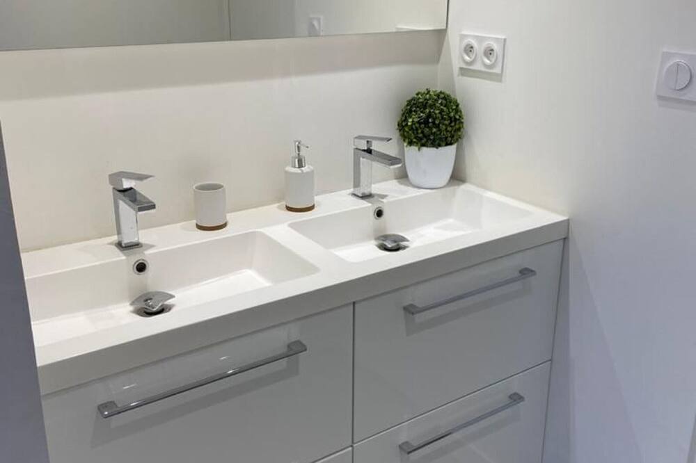 Photo of Bathroom in Quercy Caussadais
