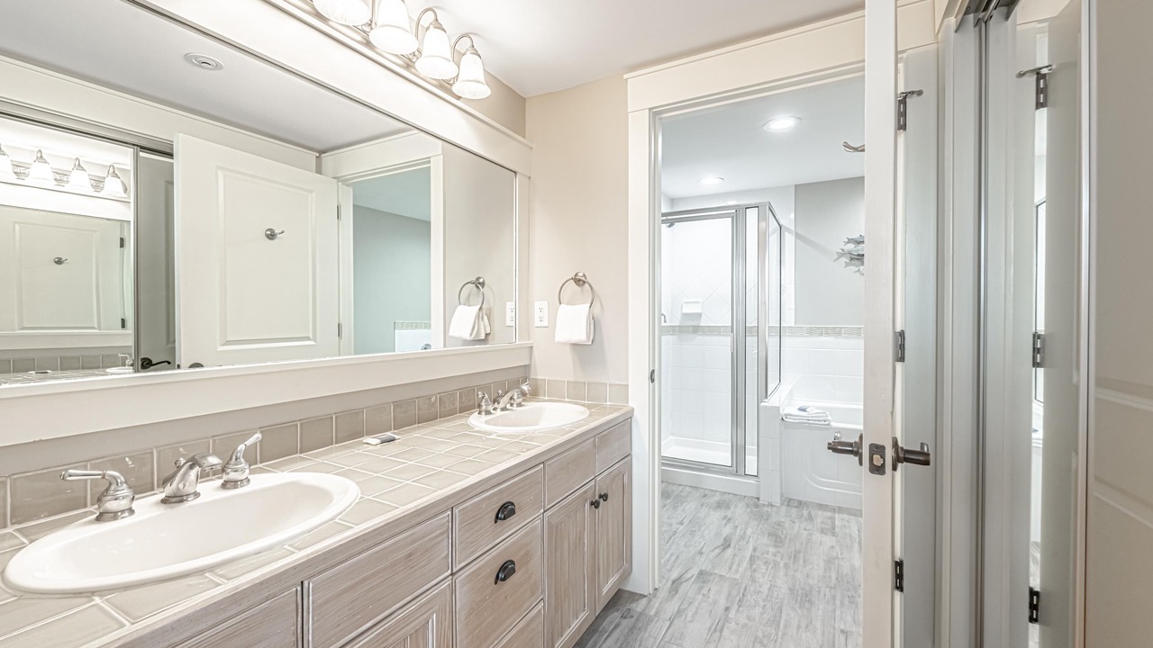 Photo of Bathroom in Baytowne Wharf