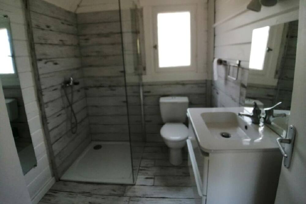 Photo of Bathroom in Saint-Cirq-Lapopie