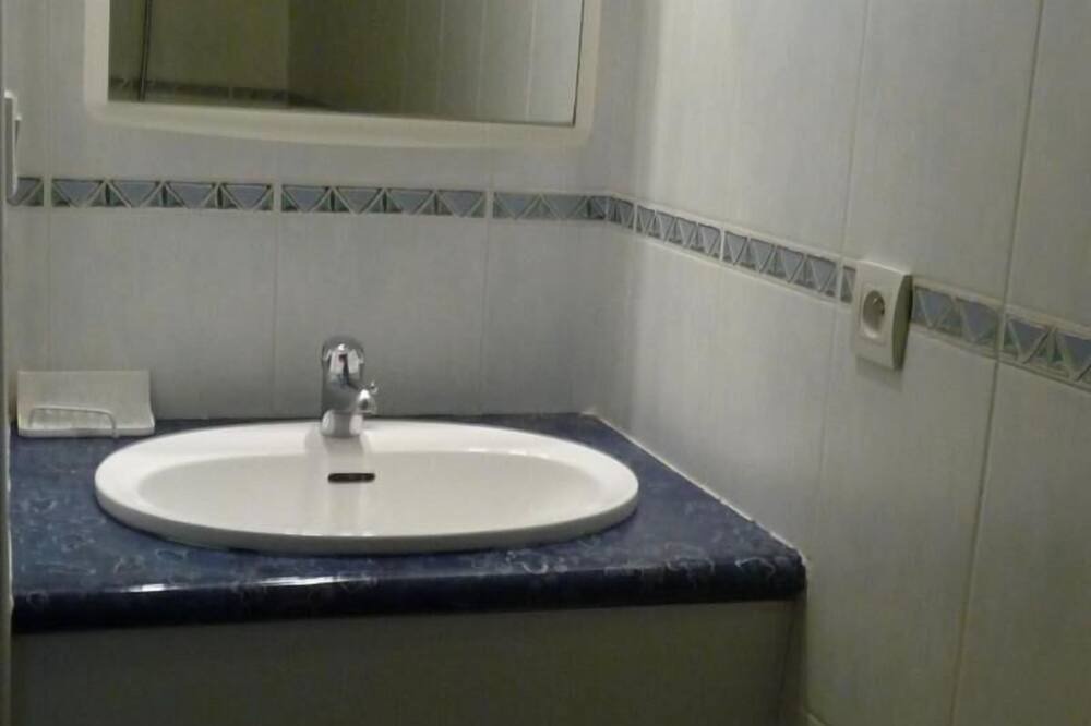 Photo of Bathroom in Lanuejouls
