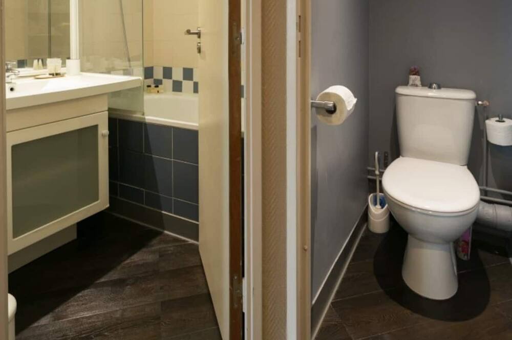 Photo of Bathroom in Issy-les-Moulineaux