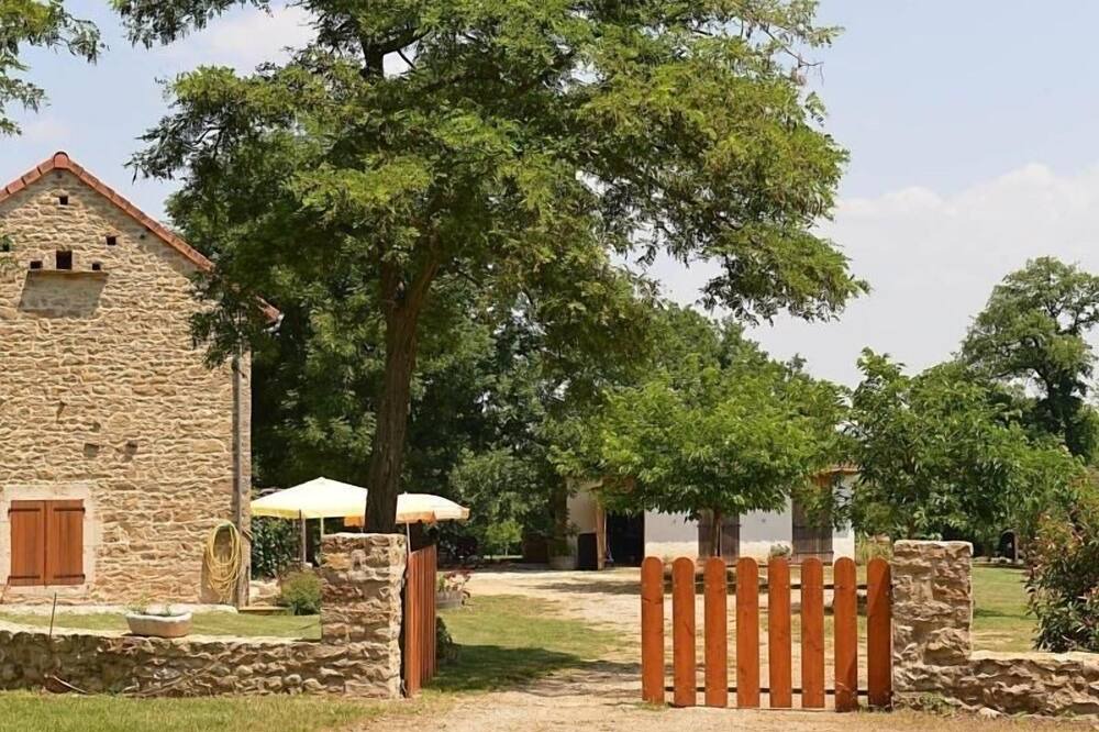 Photo of Outdoor in Villeneuve d'Aveyron