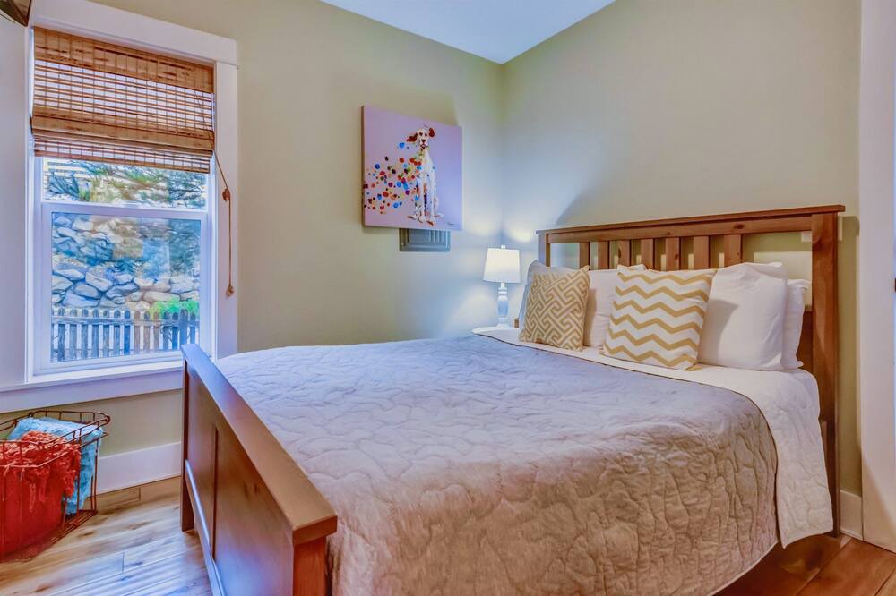 Photo of Bedroom in Nelscott